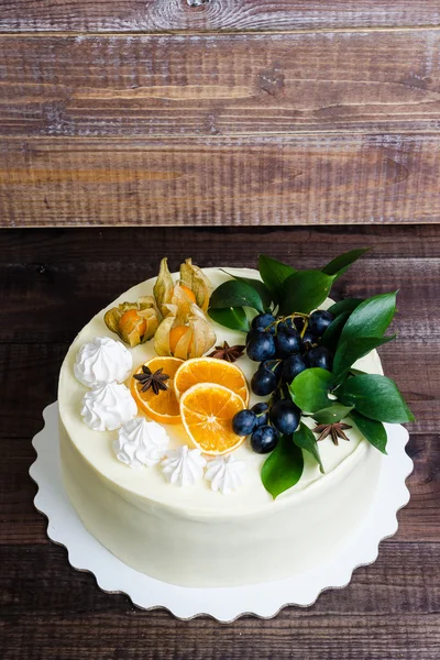 Vanille crème Cheesecake met druiven en sinaasappels — Stockfoto