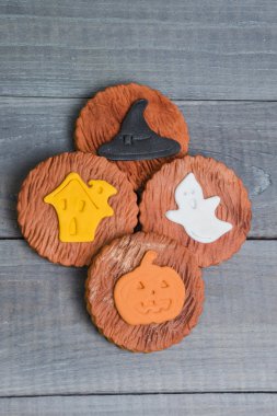 Cadılar Bayramı gingerbread fondan çerezleri farklı dekorasyon ile