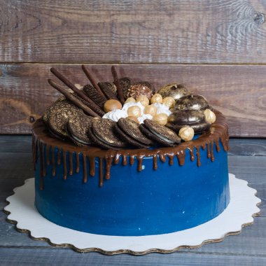 Çikolata renkli damla krem peynir pasta kurabiye ile