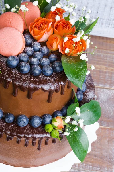 Düğün pastası Güllü çikolata iki katmanlı — Stok fotoğraf