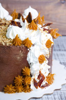 Çikolatalı Krem Peynir pasta ile tuzlu karamel ve sadece havaya uçurdu