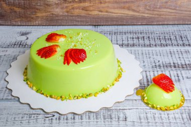 ayna sır Mus kek çilek ve antep fıstığı