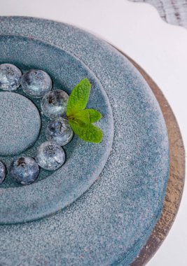 yaban mersini ile mavi kadife çikolatalı mousse kek