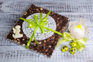 çikolatalı fındıklı lokum şekerleme Portakal likörü ve bisküvi ile