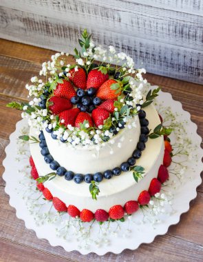 yaban mersini ve strawber ile iki-bağlayıcılı krem peynir düğün pastası