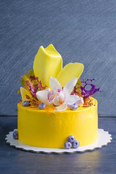 yellow cream cheese cake with chocolate twist and isomalt decora