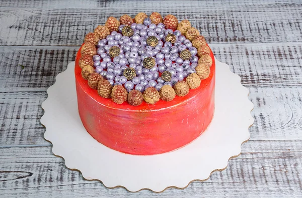 Oranje roomkaas cake met frambozen, bosbessen en blackberry — Stockfoto