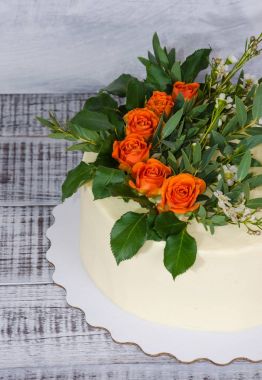 turuncu gül ile krem peynir vanilya düğün pastası