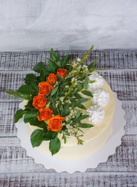 turuncu gül ile krem peynir vanilya düğün pastası
