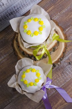 Yumurta dekorasyon ile yiyen kek