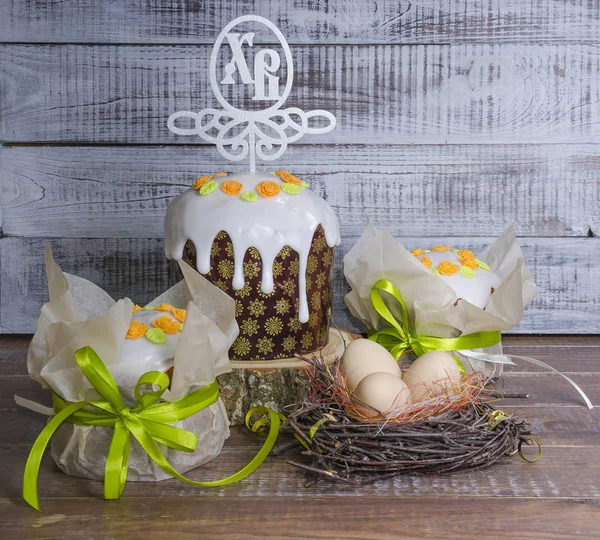 Eater cakes with egg decoration — Stock Photo, Image