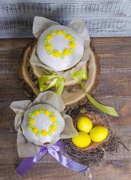 鸡蛋装饰食糕 — 图库照片