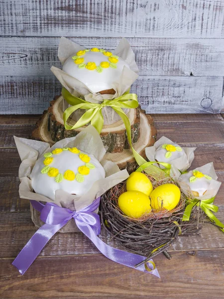 Eater cakes with egg decoration — Stock Photo, Image