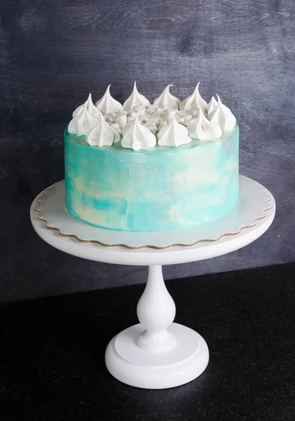 Jasny niebieski ser ciasta z Zefir i Królewscy — Zdjęcie stockowe