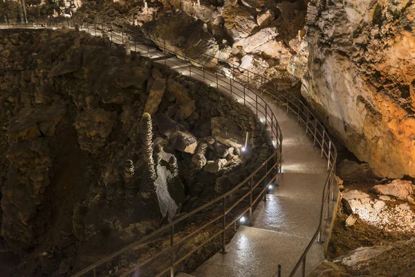 Докладна інформація про Grotta Gigante в Трієст, Італія — стокове фото