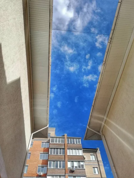 Fenster Und Moderne Gebäudefassade Einer Ziegelmauer — Stockfoto