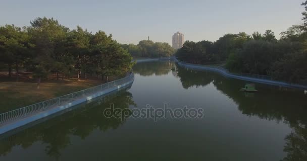 Lago em Peremohy Park, Odessa — Vídeo de Stock