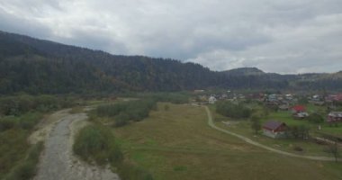 Prutets-Chemehivskyi Nehri Ukrayna Hava kamera yükselir