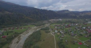 Ukrayna Prutets-Chemehivskyi Nehri'nin dağlar hava