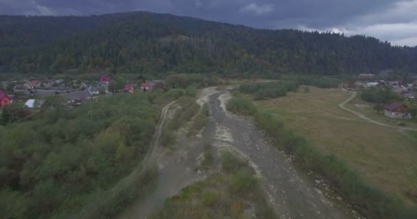 Luchtfoto van Prutets-Chemehivskyi rivier, Oekraïne — Stockvideo