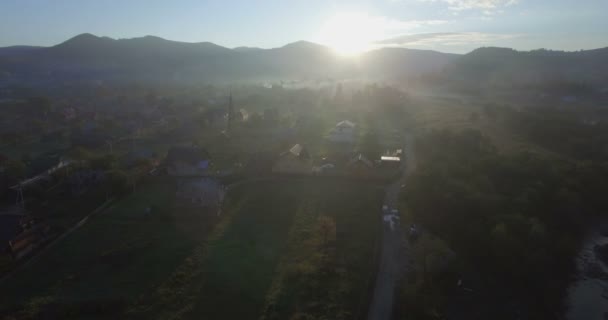 Nascer do sol rural com longas sombras no oeste da Ucrânia — Vídeo de Stock