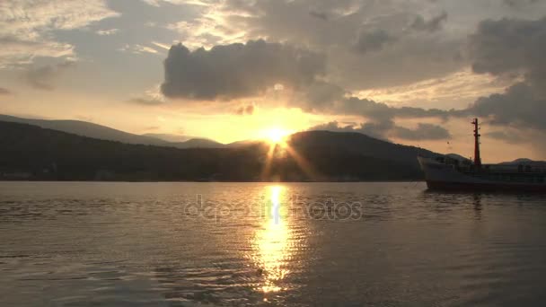 Východ slunce nad zálivu Argostoli Kefalonia — Stock video
