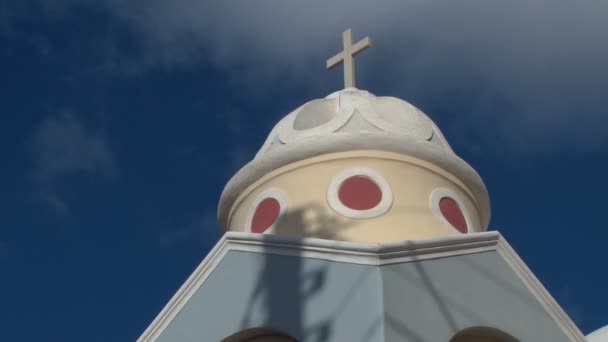 Egy kis kápolna Fira, Santorini kupola — Stock videók