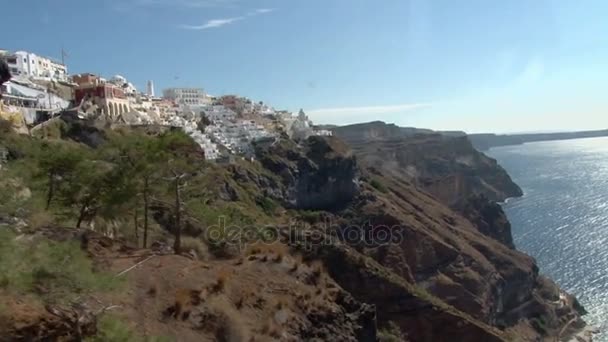 Vue depuis le téléphérique de Santorin en descendant 