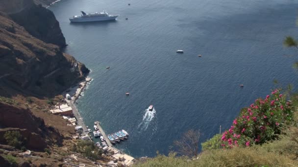 Santorini Fira aşağıda iskelede aşağı seyir görünümü, — Stok video
