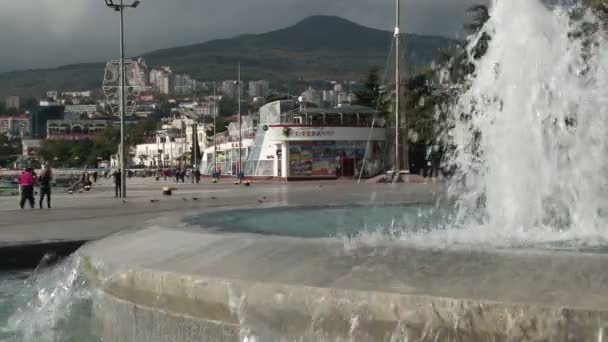 The fountain and waterfront of Yalta in Ukraine — Stock Video
