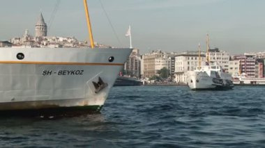 İki boğaz vapurları birbirine geçmek