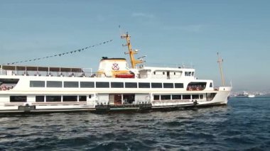 İstanbul Boğazı feribot rıhtım Avrupa tarafında başlamaktadır.