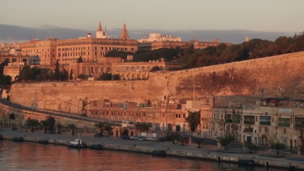Grand Harbour e cidade de Valletta de navio — Vídeo de Stock
