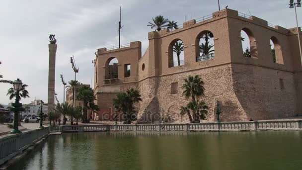 Mura e lago del Castello Rosso a Tripoli, Libia — Video Stock