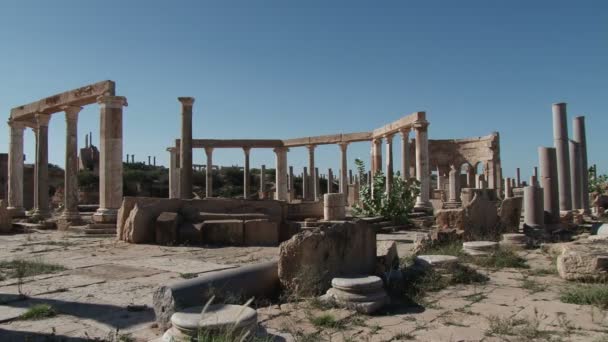Lågt brett skjuten av marknaden i Leptis Magna — Stockvideo