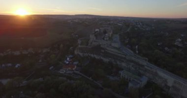 Kamianets-Podilsk castle çevresinde hava kamera sinekler