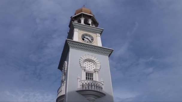 Věž s hodinami v Penang Malajsie — Stock video