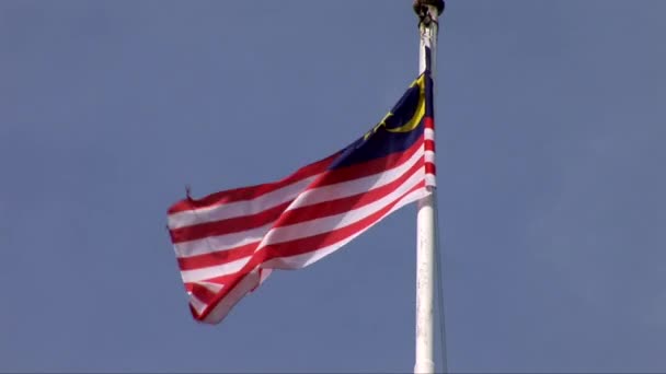 Malaysian flag over town hall Penang — Stock Video