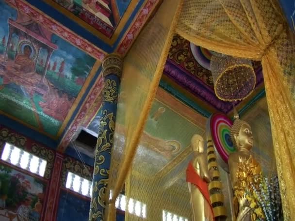 Det buddhistiska templet Wat Krom — Stockvideo