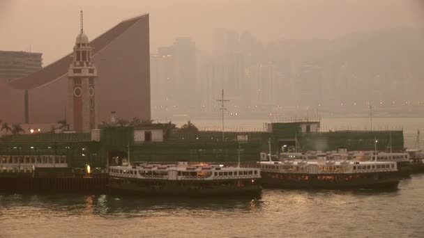 Alba nel porto di HongKong guardando da Kowloon — Video Stock
