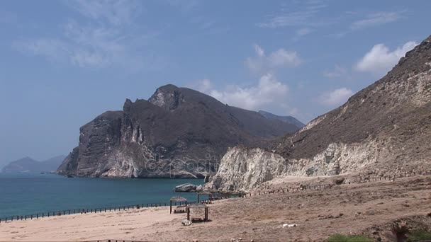 The coastline of Jebel Qamr in Oman — Stock Video