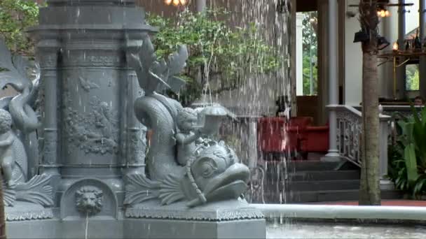 Fountain in the courtyard of Raffles — Stock Video