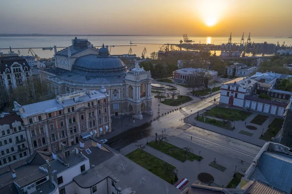 Odessa Opera üzerinde gündoğumu havadan görüntü 