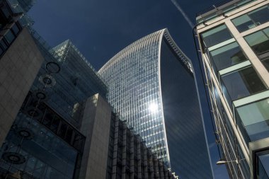20 Fenchurch St Londra bakıyordum