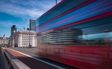 Londra köprüden Londra veri yolu hızları