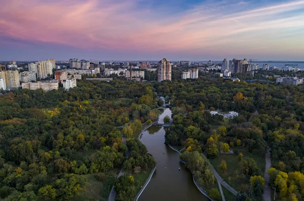 Аэросъемка парка Победы в Одессе на восходе солнца — стоковое фото