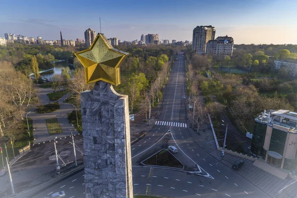 Zafer Wings Zafer meydan, Odessa Ukrayna üstüne altın yıldız. Bir dron alınan