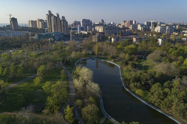 Havadan görünümü Botanik Bahçesi Peremohy zafer Parkı Odeesa Ukrayna'olarak bilinen. Arkadia resort ve Zafer Meydanı'na doğru seyir