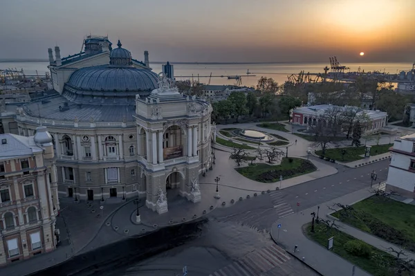 Luftbild des Sonnenaufgangs über der Oper von Odessa — Stockfoto