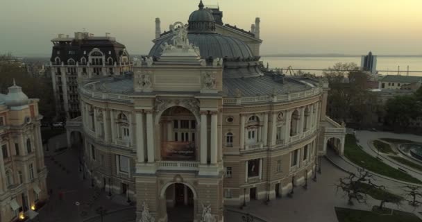 Powoli Bokiem Ścieżek Kamer Lotniczych Przekazać Odeskiego Teatru Opery Wschodzie — Wideo stockowe